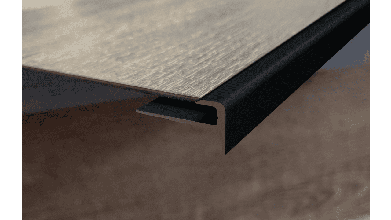smooth insert profile with nose in black