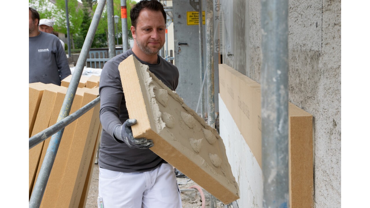 Old walls? Renovate them naturally. Wood fibre thermal insulation composite systems for good insulation values and effective climate protection. Image rights steico.com