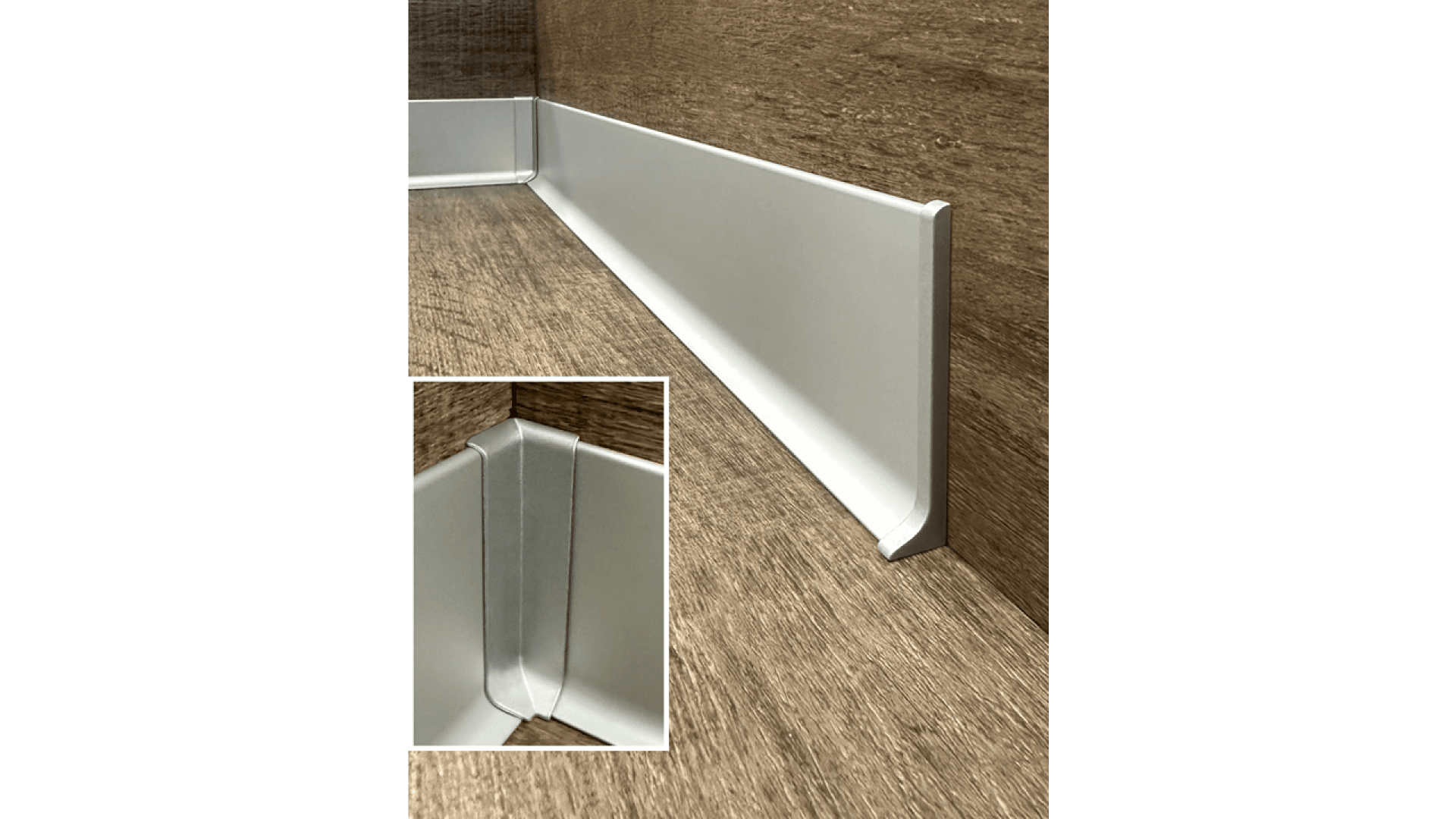 Eine weiße, L-förmige Arbeitsplattenleiste grenzt an eine Wand mit Holzstruktur. Das Bild zeigt eine Nahaufnahme zweier an einer Ecke verbundener Leisten, die eine saubere Kante entlang der Arbeitsplatte und der Wand bilden.