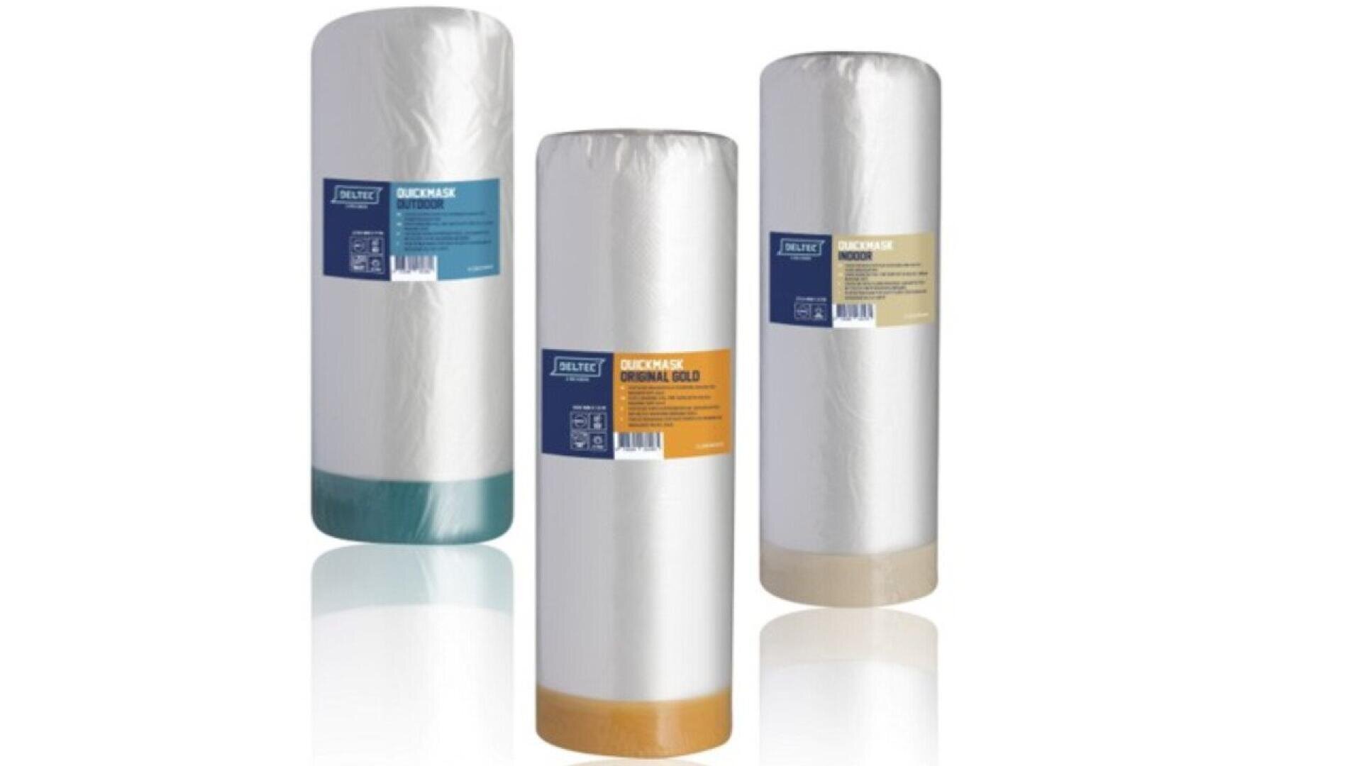 Drei Rollen Malervlies aus Kunststoff mit den farbigen Etiketten – blau, orange und gelb – stehen aufrecht auf weißem Untergrund. Jede Rolle ist in eine Klarsichtverpackung eingewickelt.