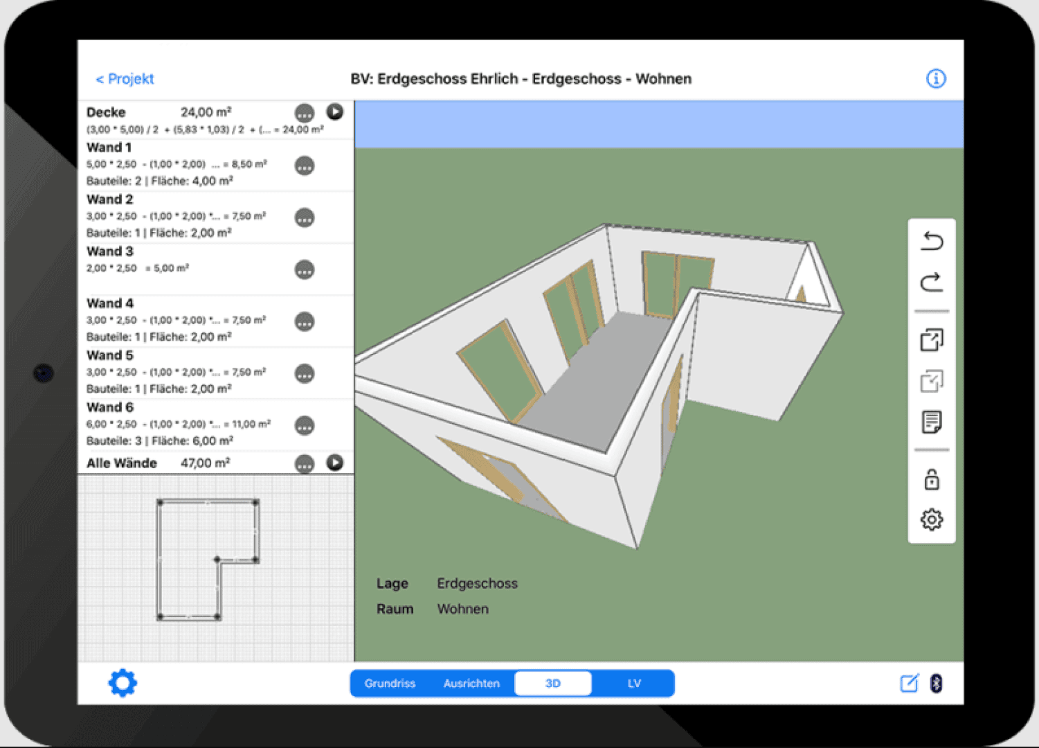 Auf einem Tablet-Bildschirm wird der 3D-Grundriss eines einstöckigen Gebäudes mit mehreren Fenstern angezeigt. Links sind detaillierte Maße und Wandflächen aufgeführt, rechts ist ein 3D-Modell des Bauwerks dargestellt.