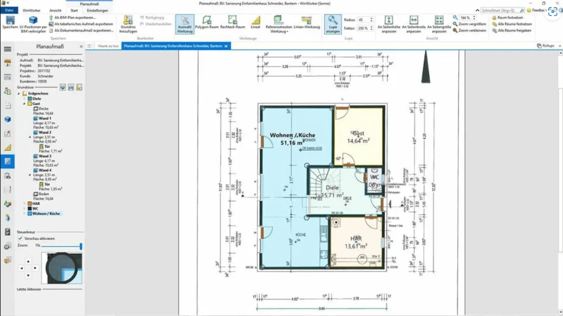 Screenshot einer Software zur Gestaltung von Hausgrundrissen, die ein farbcodiertes Layout mit beschrifteten Räumen, Maßangaben in Metern und Navigationsmenüs oben und links auf dem Bildschirm anzeigt.