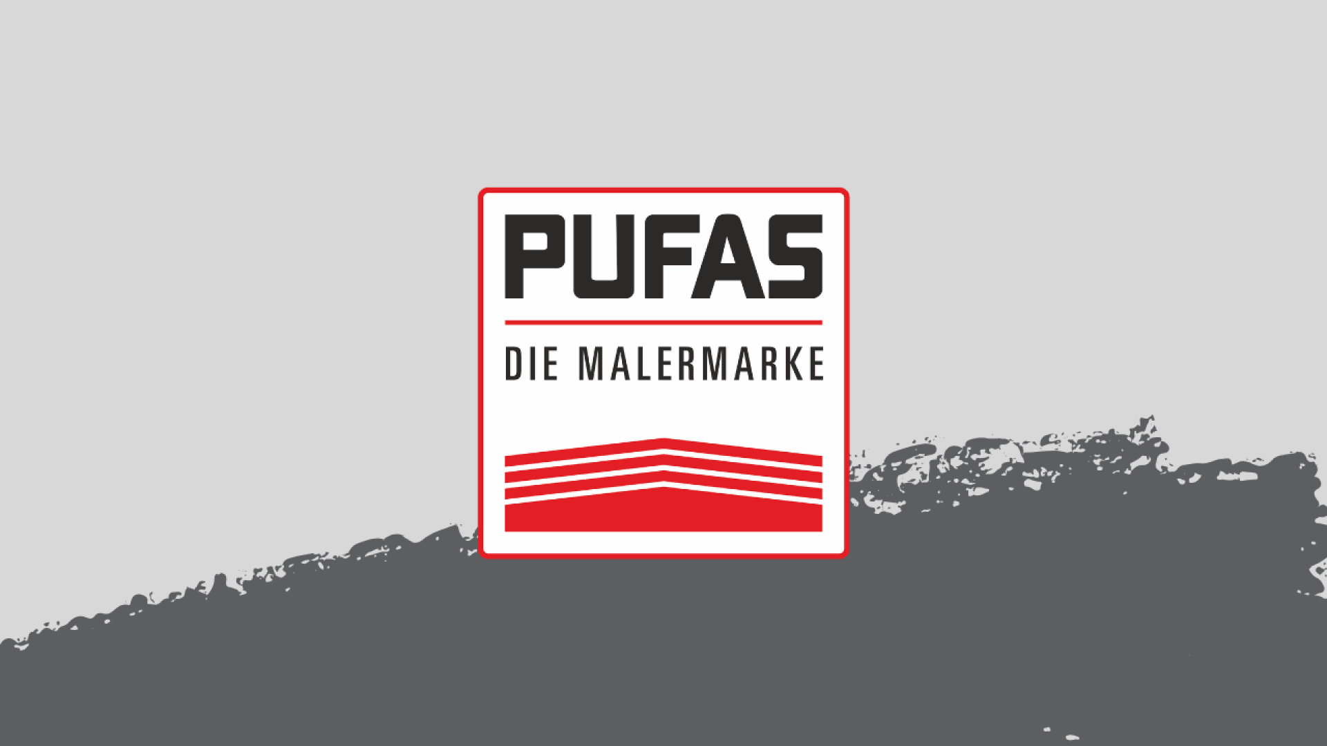 PUFAS Malermarken-Logo mit fettem schwarzen Text in einem weißen, rot umrandeten Quadrat und drei roten horizontalen Linien darunter. Der Hintergrund ist grau mit einem Pinselstricheffekt am unteren Rand.